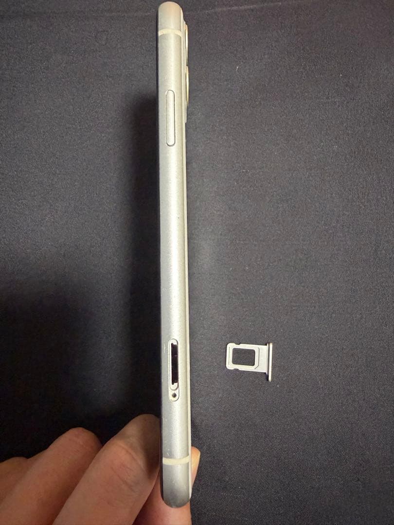 iPhone11 128GB ホワイト ジャンク ブラックアウト有／初期化済