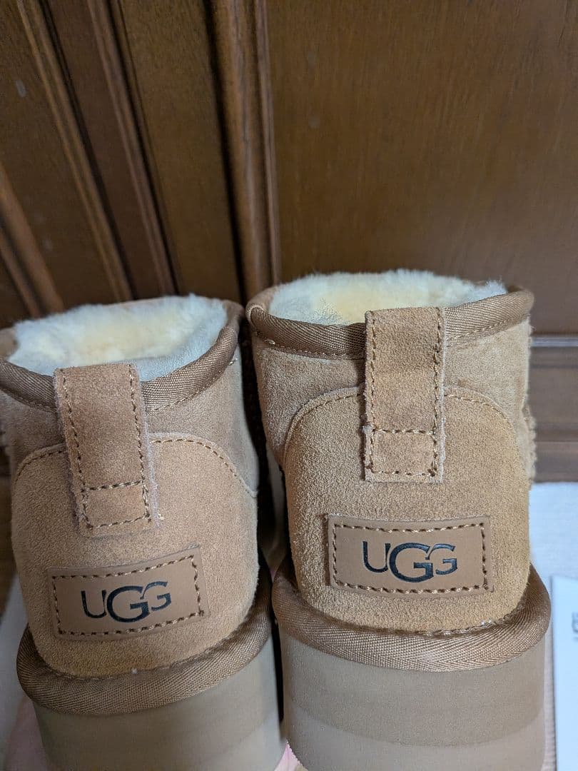 新品　UGG（アグ）ブーツ　クラシックウルトラミニ　厚底スエード　CHE