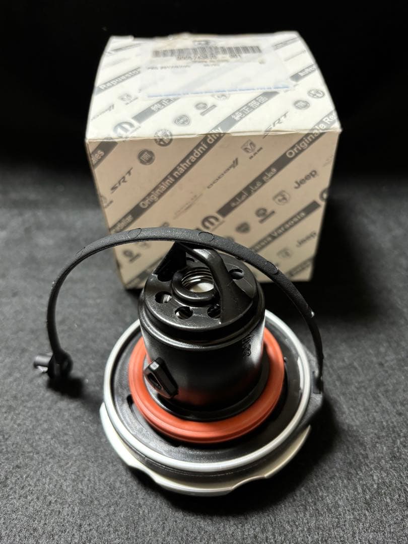 アバルト595フェールキャップ　未使用品➕新品エアーフィルタ➕タオル