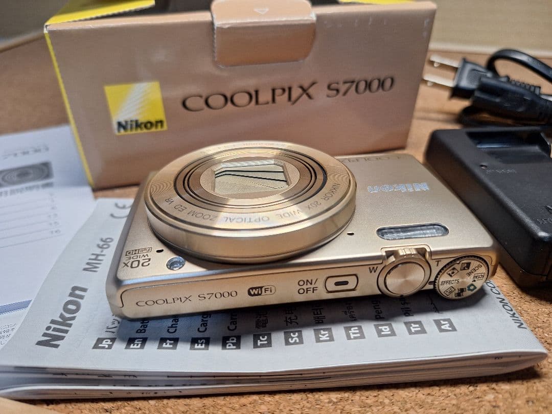 Nikon COOLPIX S7000 ゴールド