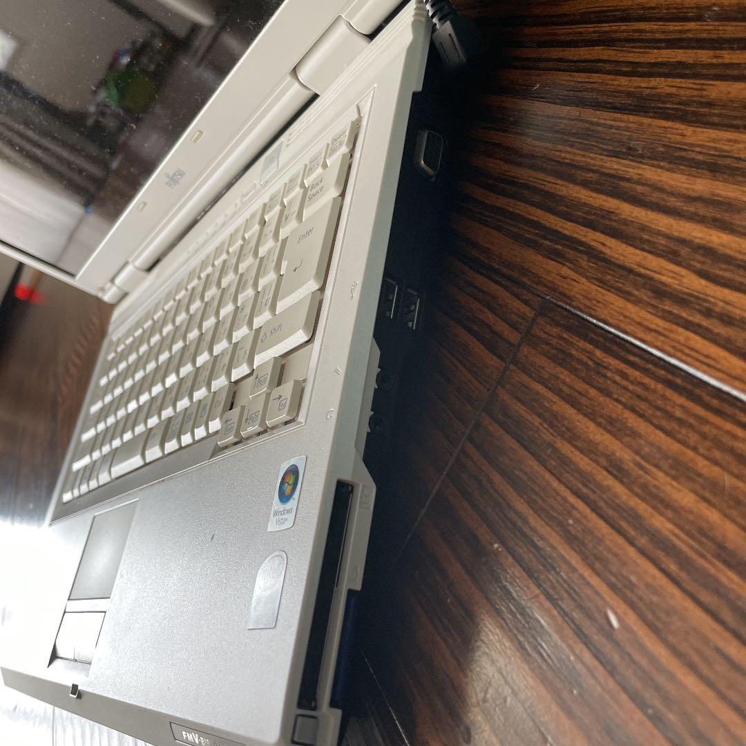 NEC ノートパソコン　白