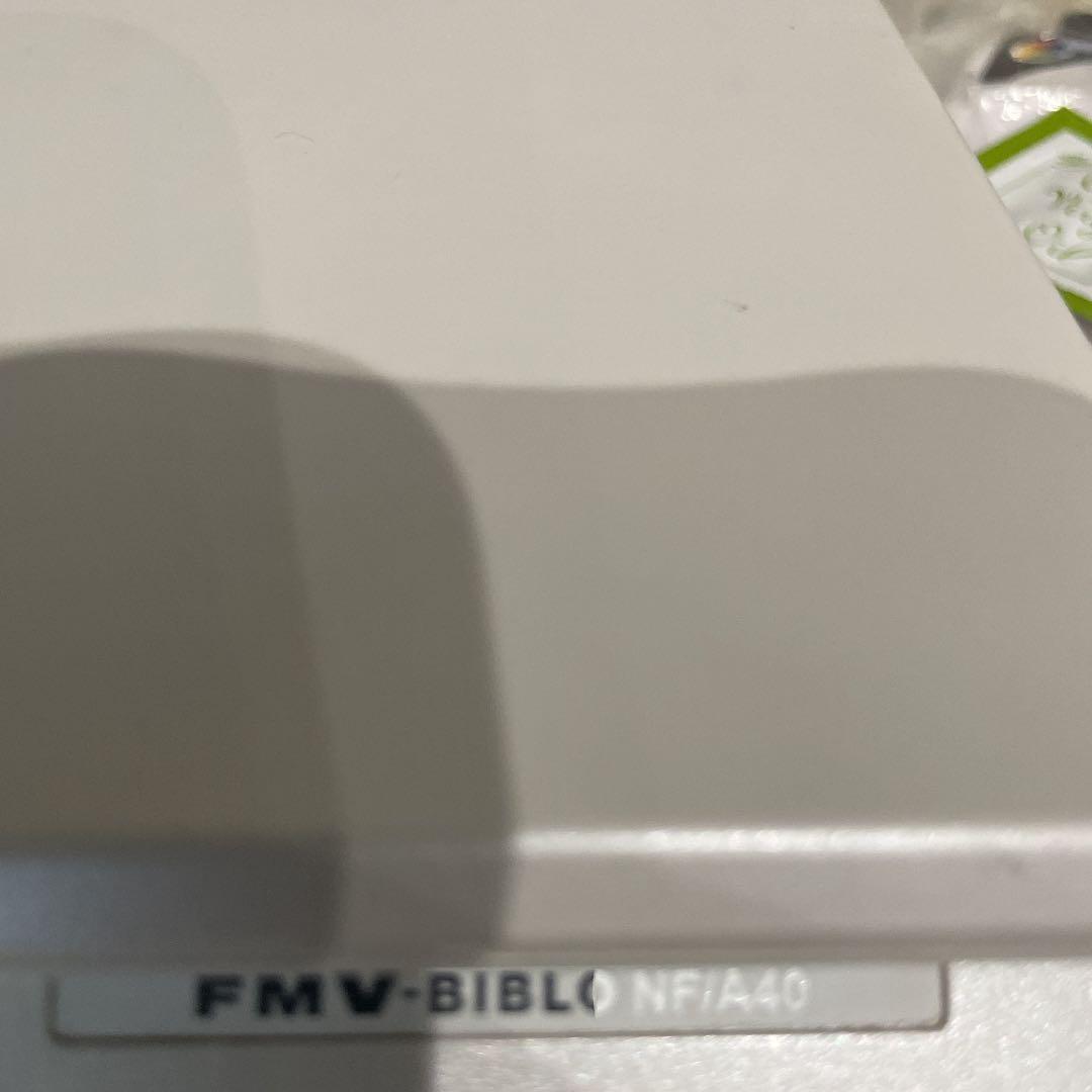 NEC ノートパソコン　白