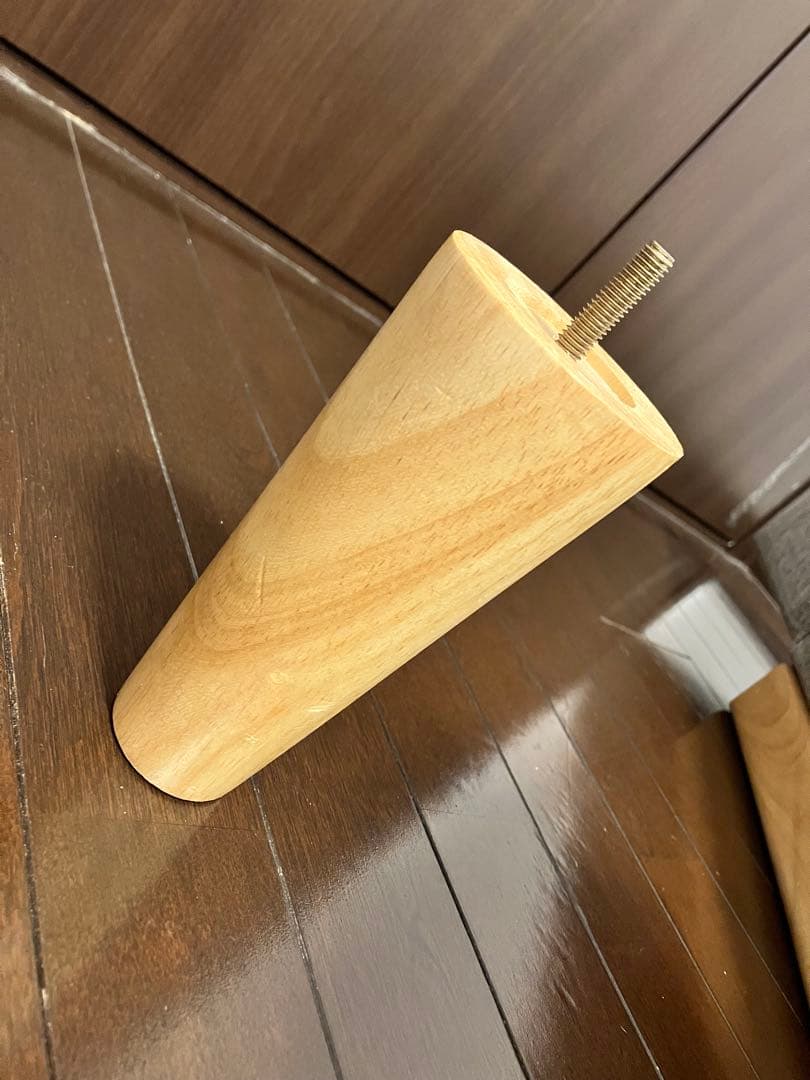 グレー ボタン付きソファ 木製フレーム