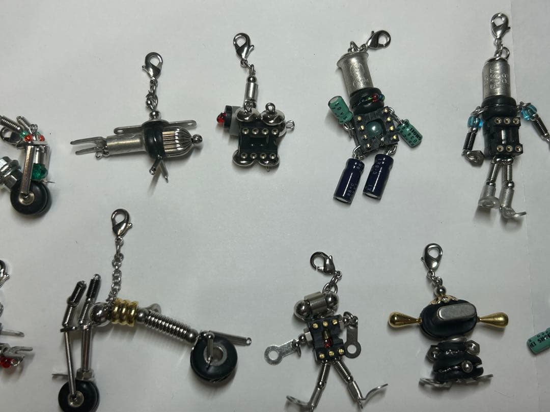 ハンドメイド ロボットチャーム まとめ売り 個性派パーツアート 全22体セット