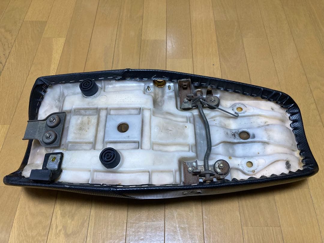 ヤマハSRX シート