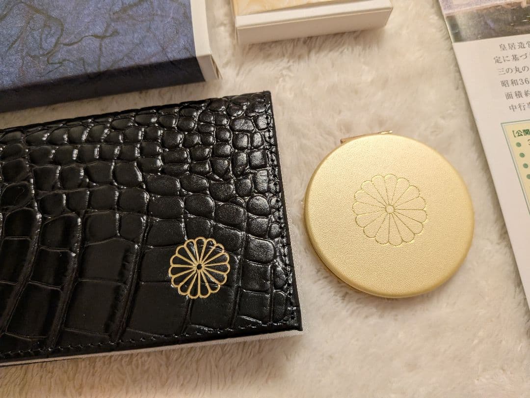 【皇居東御苑限定】黒クロコ調 長財布とゴールドのコンパクトミラー