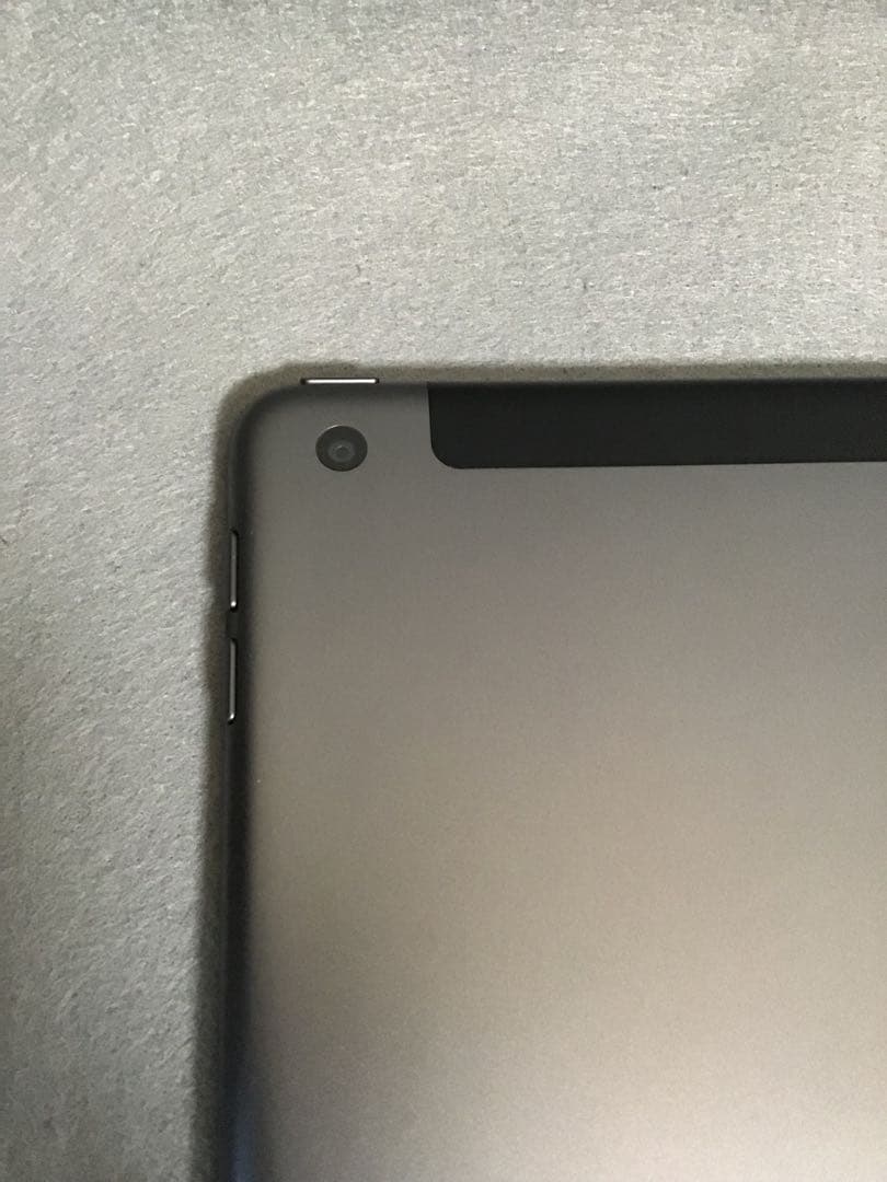 美品　Wi-Fi＋cellular SIMフリー iPad 第9世代 64GB