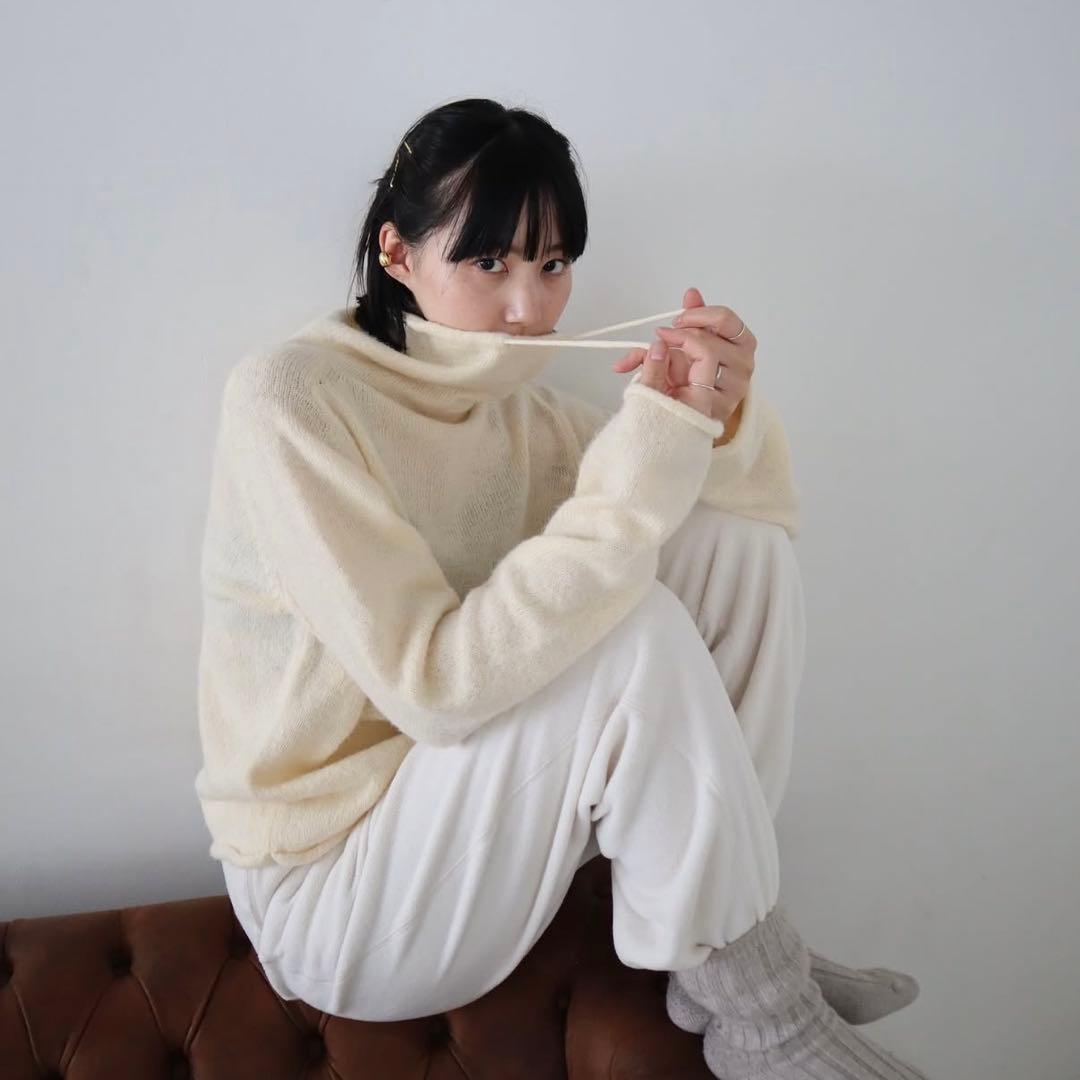 新品未使用　WIDE NECK KNIT TOP