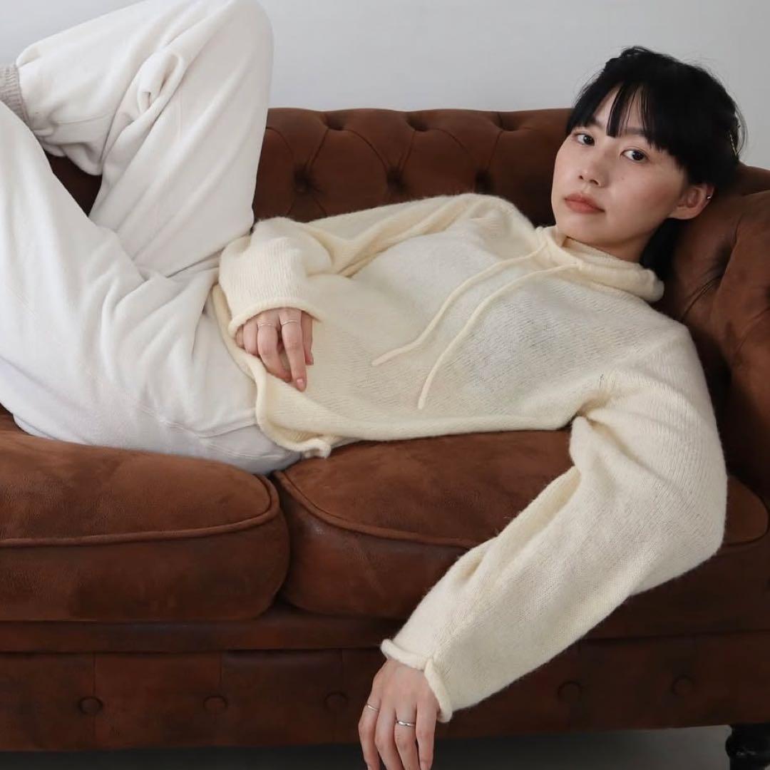 新品未使用　WIDE NECK KNIT TOP