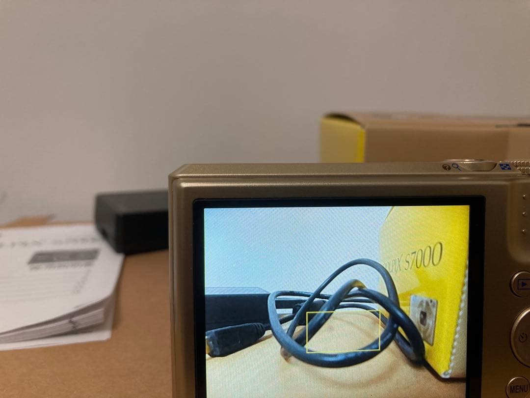 コンパクトデジタルカメラ　NIKON COOLPIX S7000 ゴールド