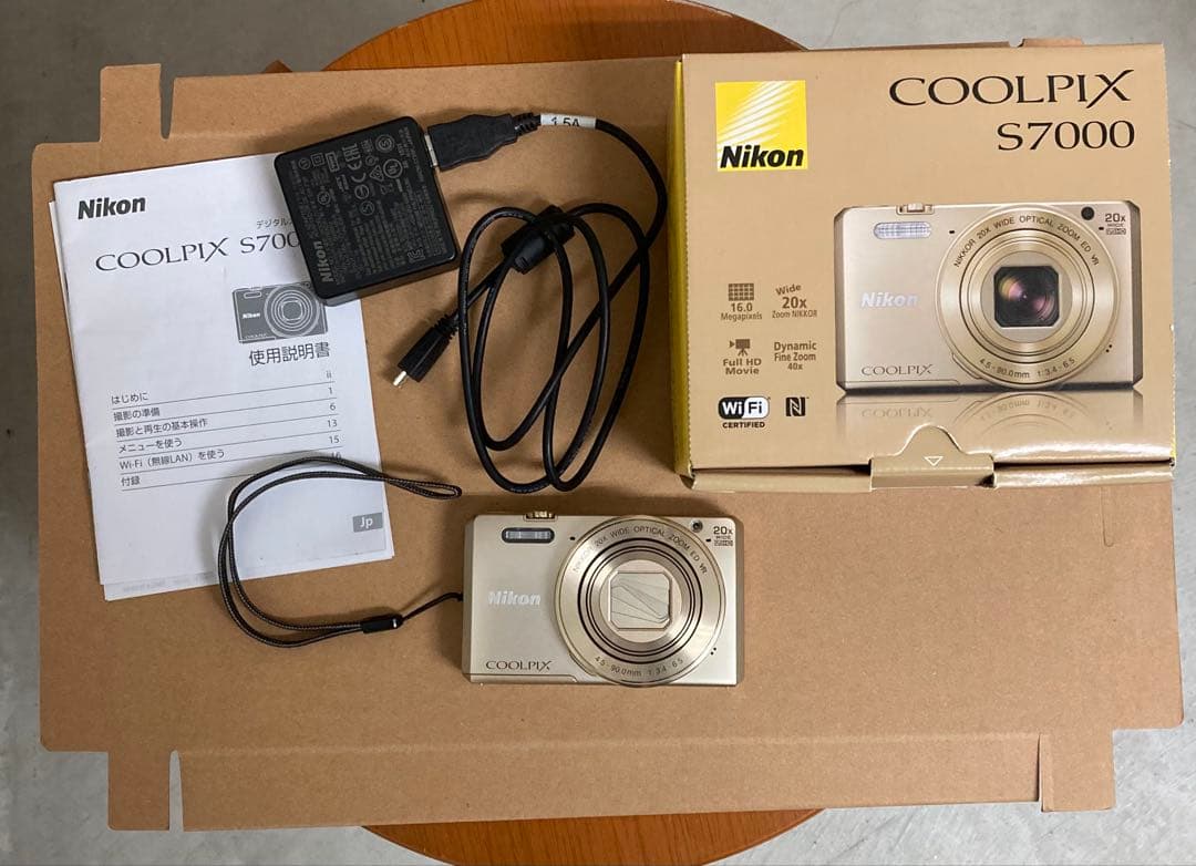 コンパクトデジタルカメラ　NIKON COOLPIX S7000 ゴールド