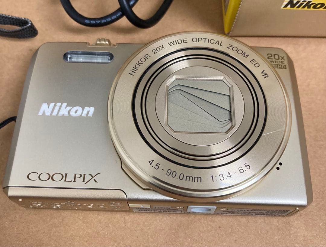 コンパクトデジタルカメラ　NIKON COOLPIX S7000 ゴールド