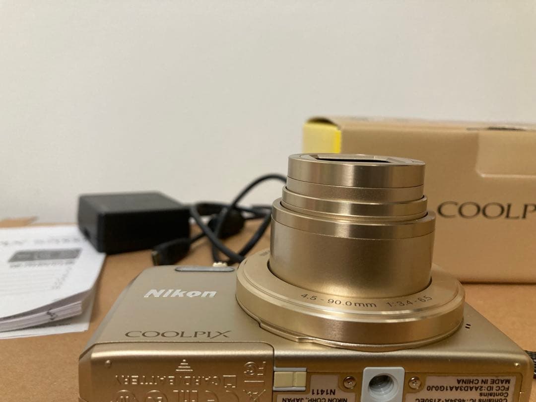 コンパクトデジタルカメラ　NIKON COOLPIX S7000 ゴールド