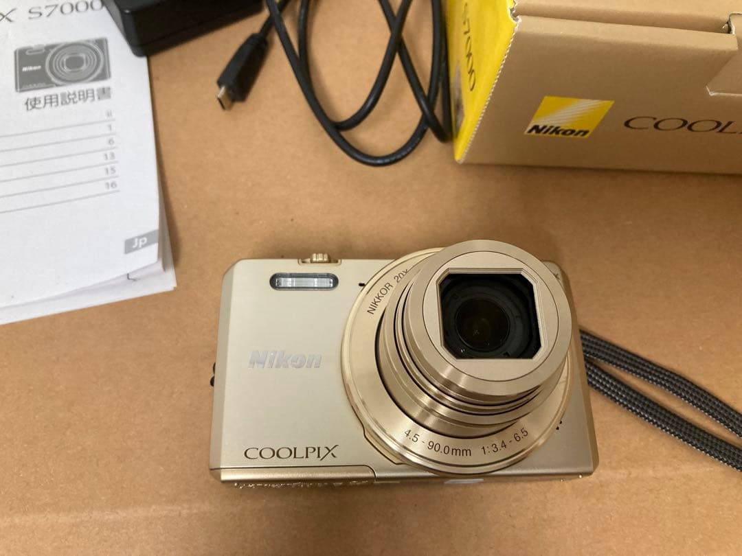 コンパクトデジタルカメラ　NIKON COOLPIX S7000 ゴールド