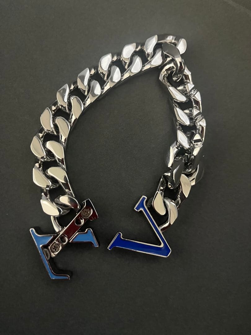 Louis Vuitton LVチェーン