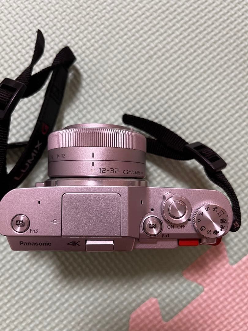 カメラ　Panasonic LUMIX DC-GF9W デジタル一眼レフ