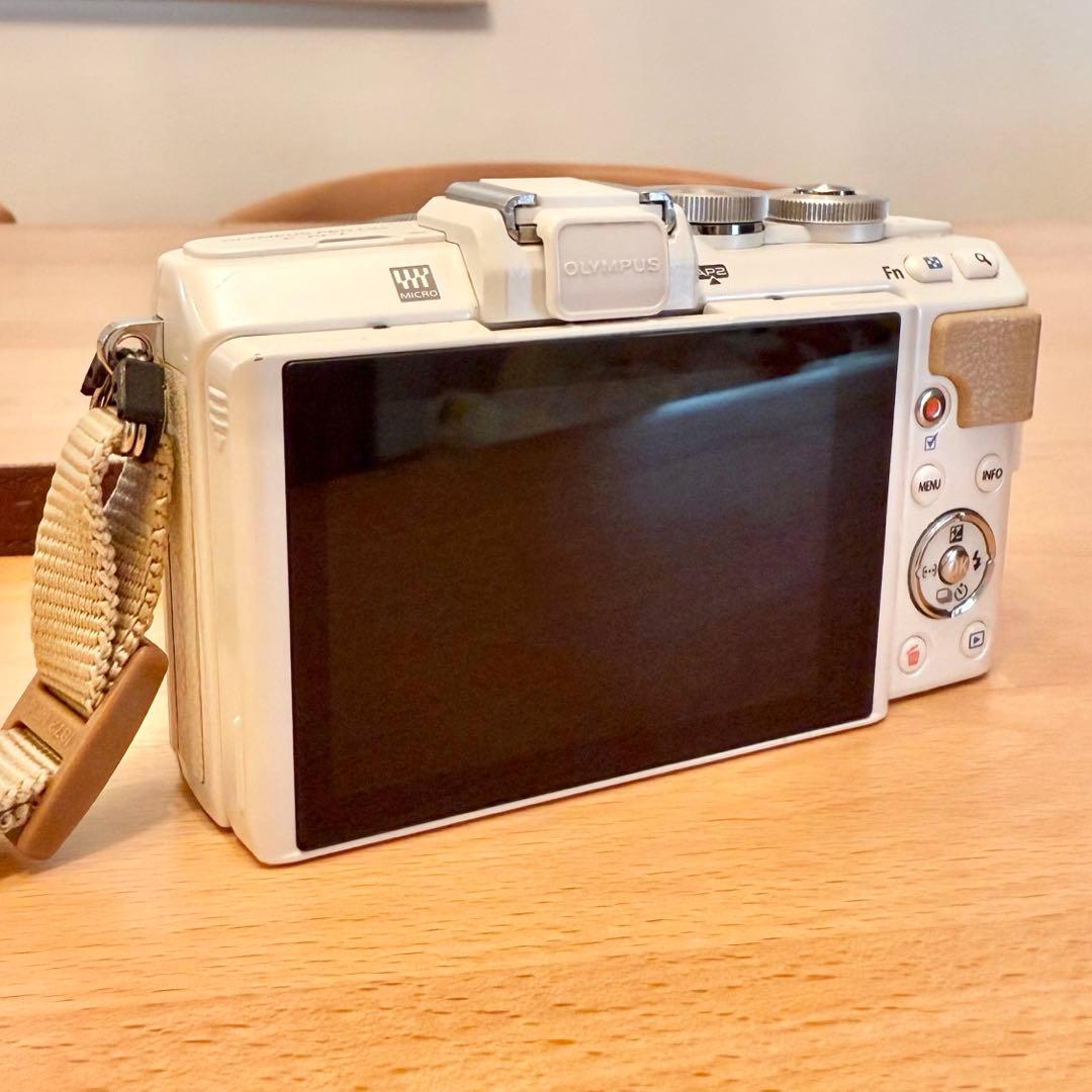 【新品あり】OLYMPUS PEN Lite E-PL7 ホワイト ズームレンズ