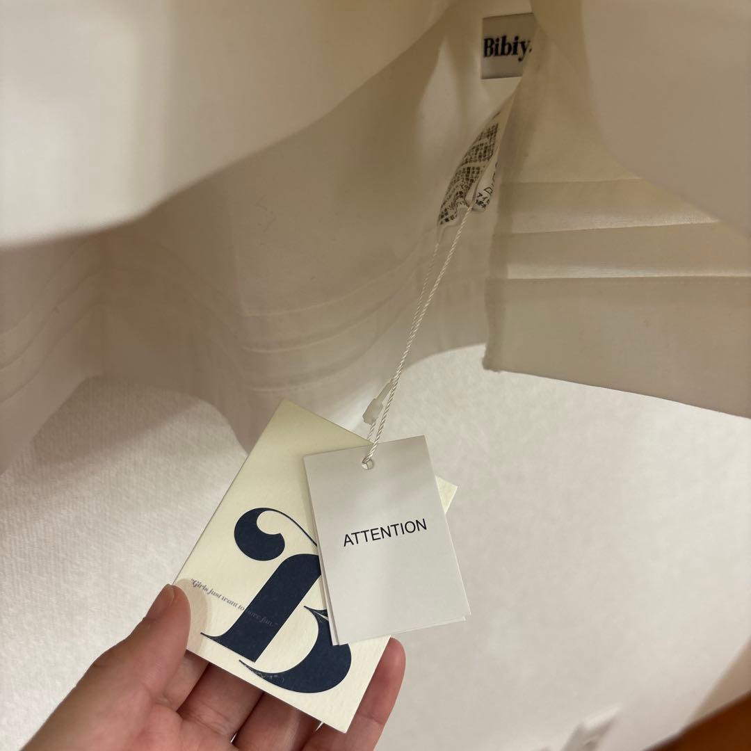 トップス Bibiy DOVE PEPURAMU TOP