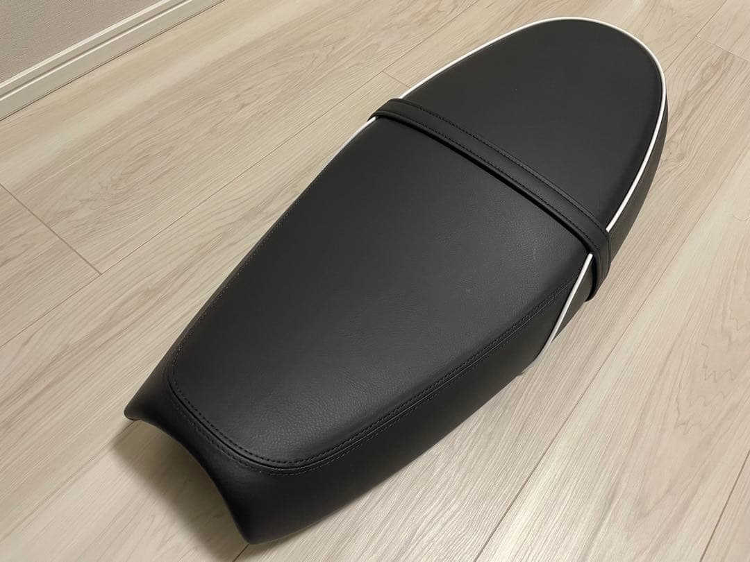 2025年式 トライアンフ ボンネビルT100 純正シート