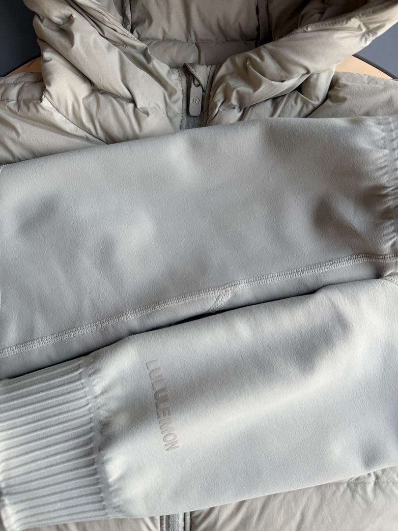 ルルレモン　Down&Around 700 ダウンフィル ジャケット　フード付き