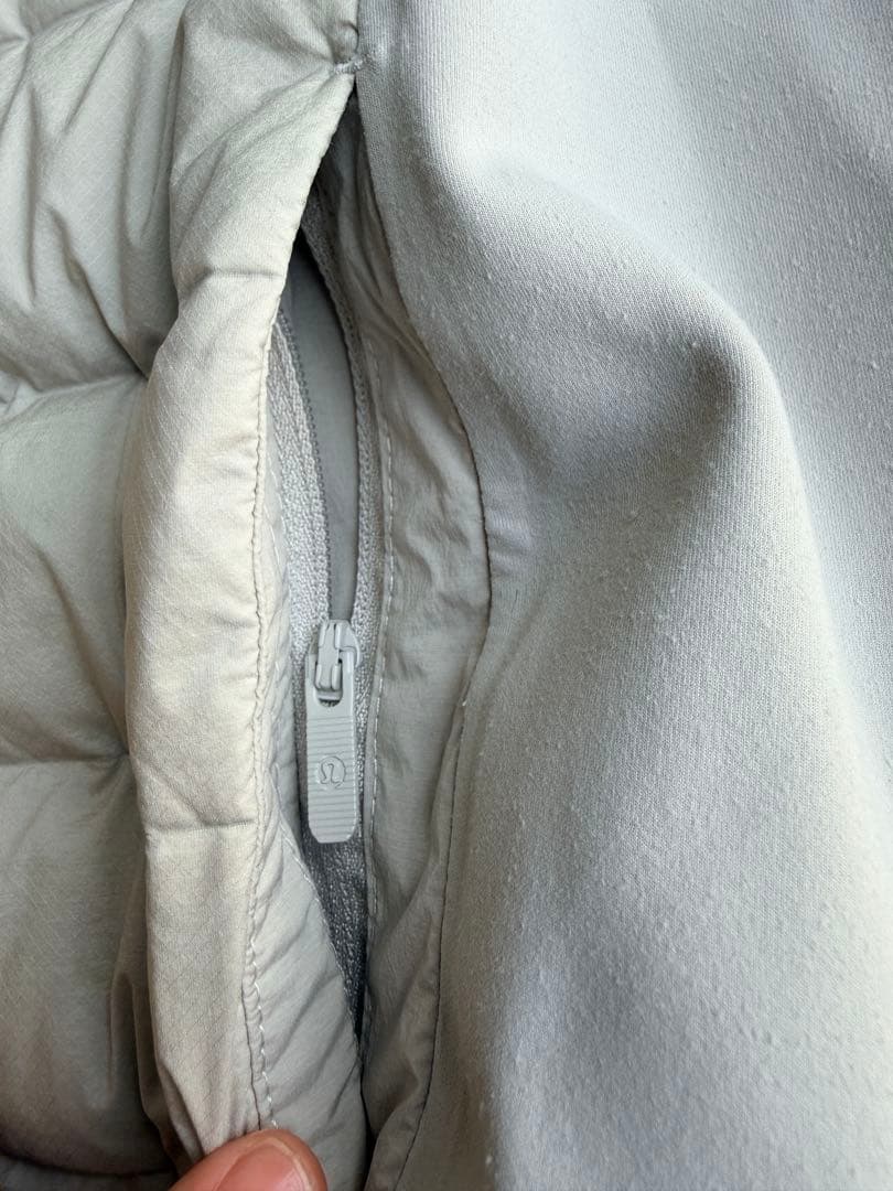 ルルレモン　Down&Around 700 ダウンフィル ジャケット　フード付き