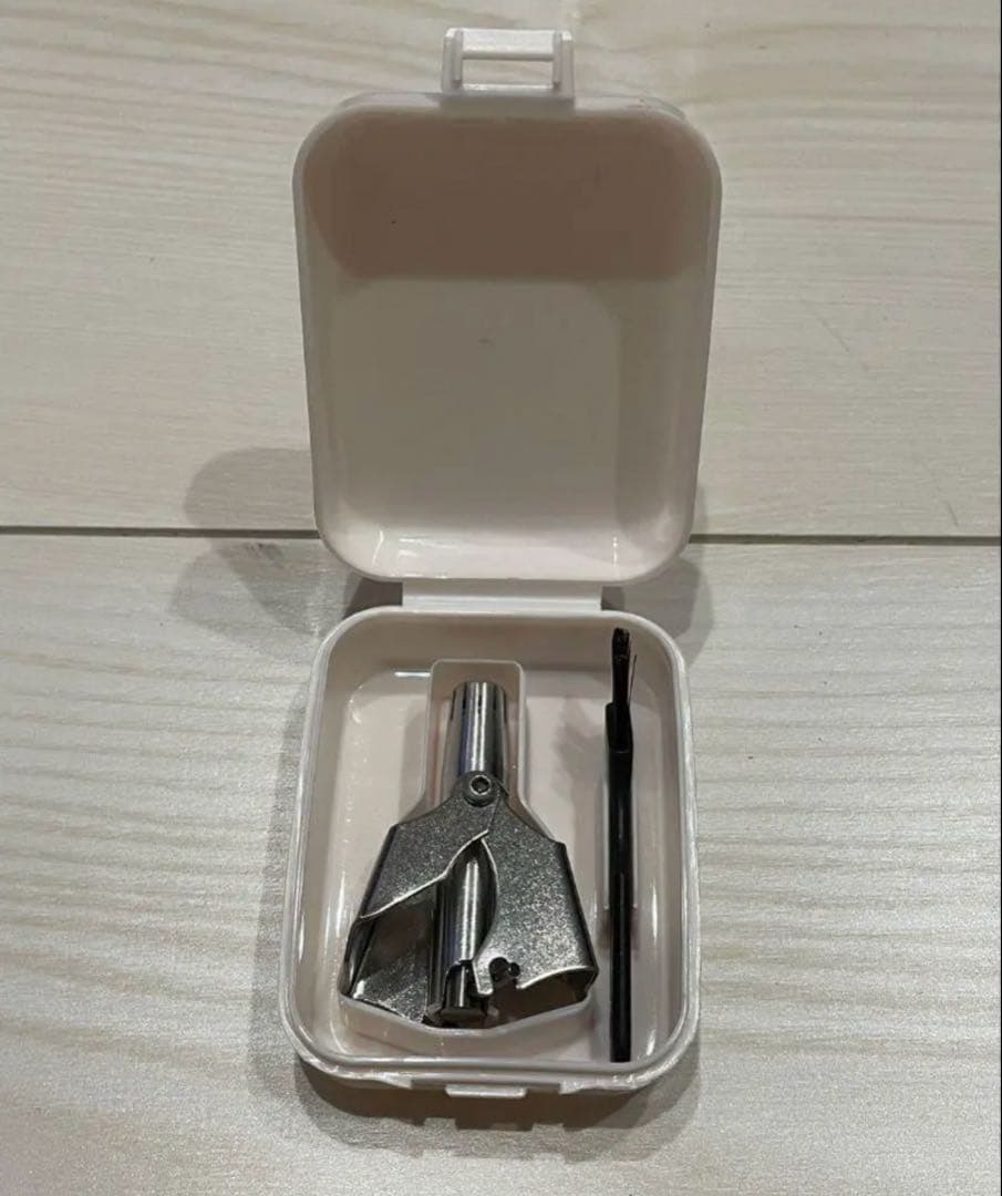 ☆鼻毛カッター☆手動☆鼻毛処理☆鼻毛抜き☆耳毛処理ムダ毛☆ケース付き☆ブラシ付き