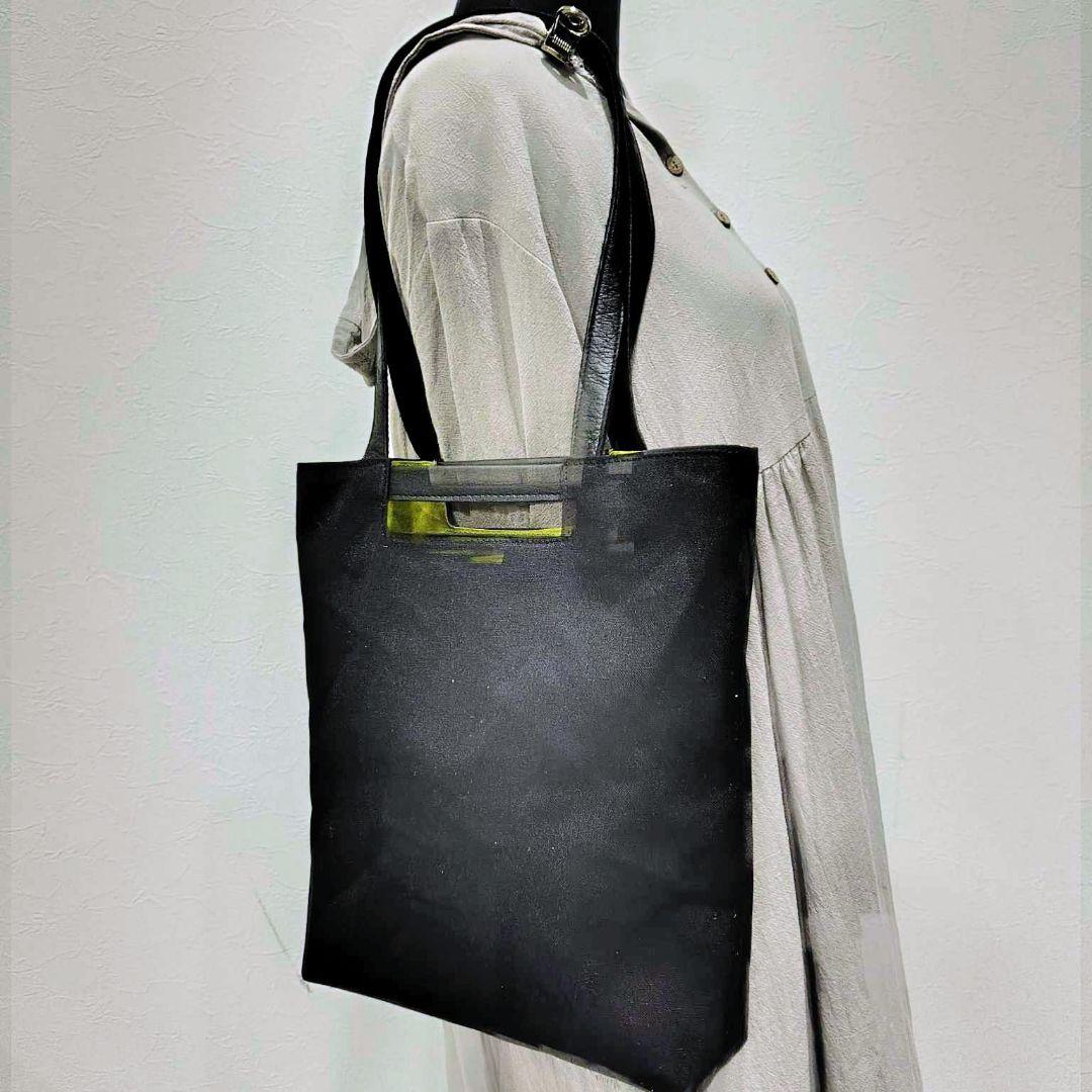 ミナペルホネン/カケラ×アート額縁に女性像/A4ショルダートートマチ有り