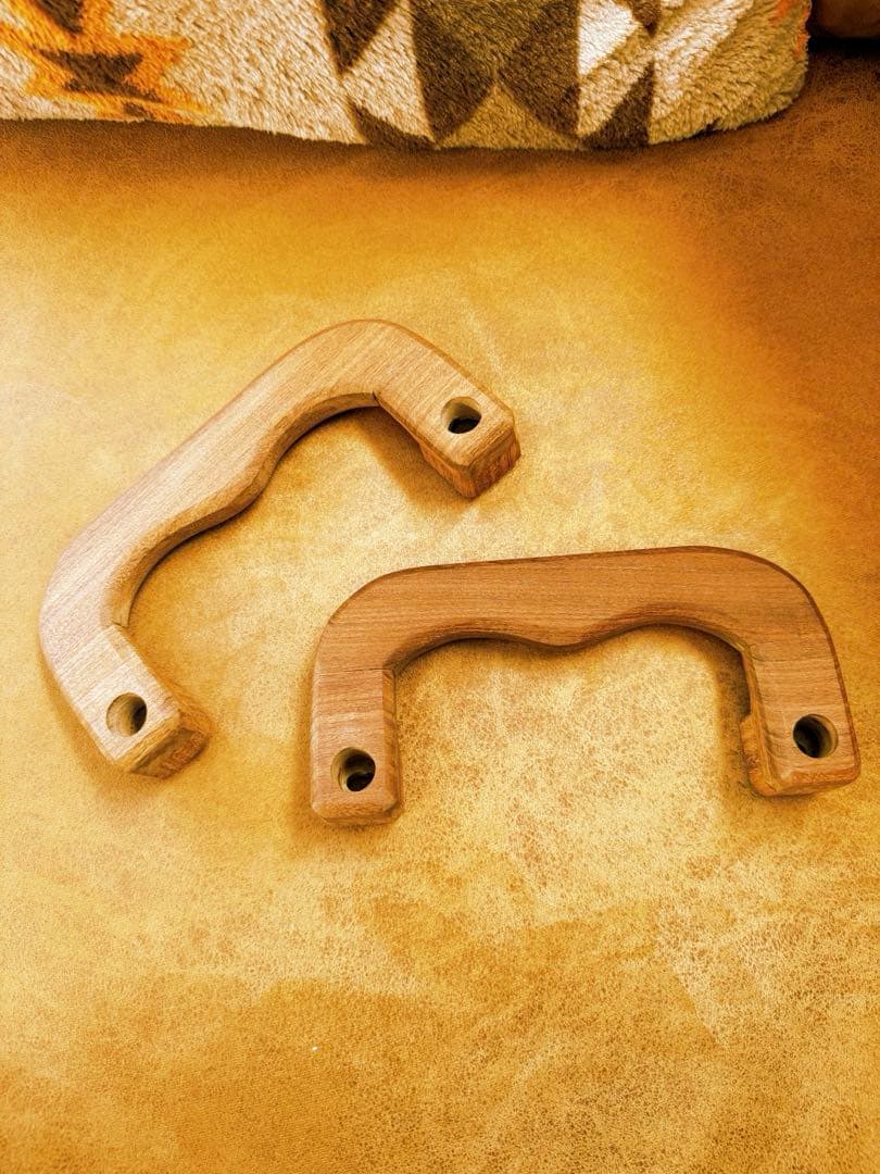 ハイエース　アシストグリップ　木製　6型にて使用