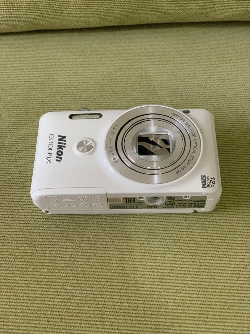 Nikon COOLPIX S6900 /ホワイ/縦向き/Wi-Fi/S6900