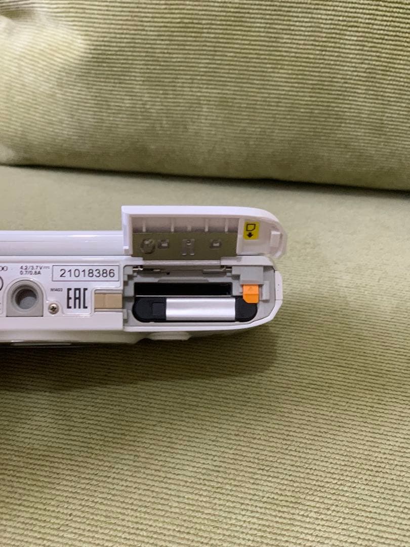 Nikon COOLPIX S6900 /ホワイ/縦向き/Wi-Fi/S6900