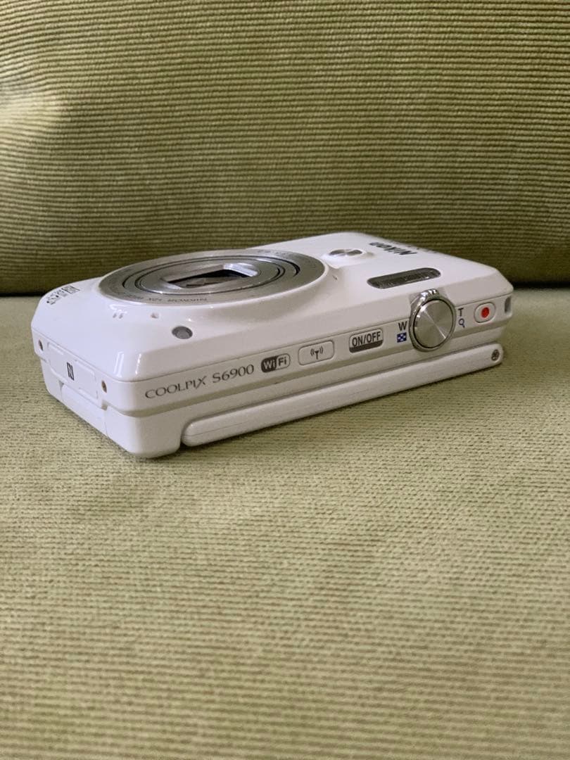 Nikon COOLPIX S6900 /ホワイ/縦向き/Wi-Fi/S6900
