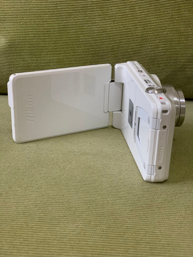 Nikon COOLPIX S6900 /ホワイ/縦向き/Wi-Fi/S6900