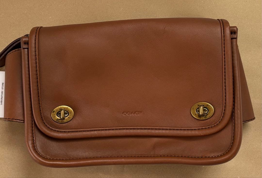 Coachレガシー ボディバッグ オールレザー ターンロック キャメル　オールド