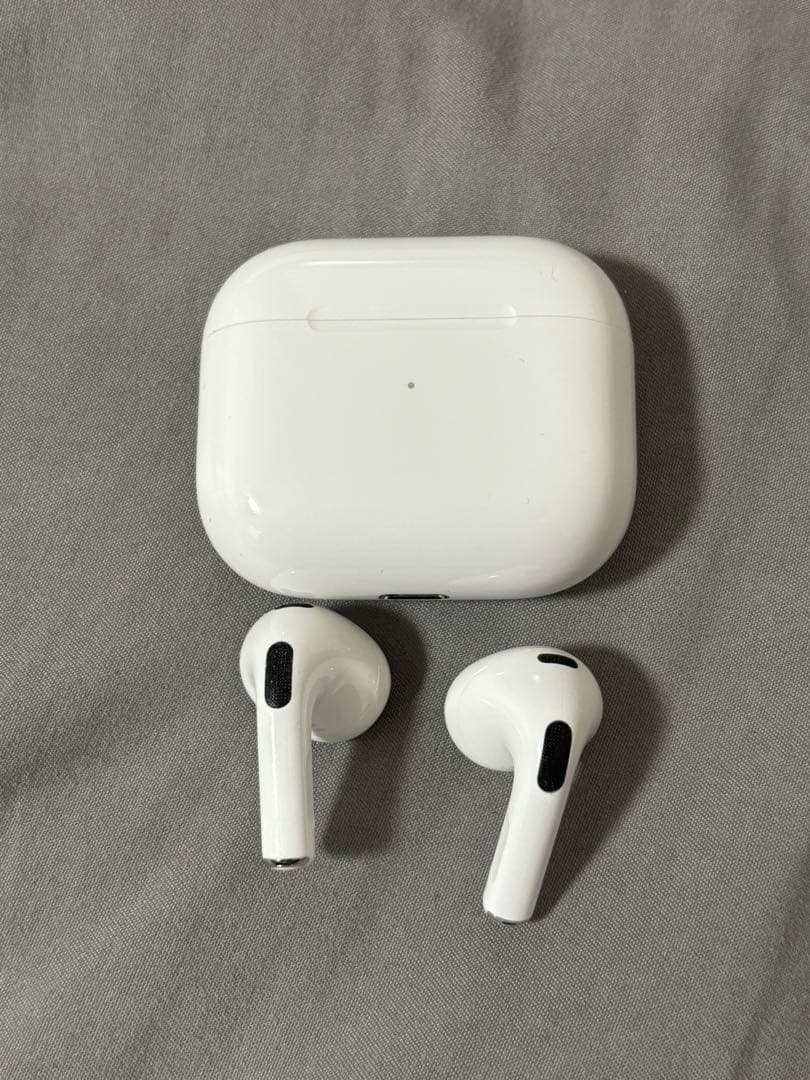 ほぼ新品 Apple AirPods 第3世代 MagSafeケース