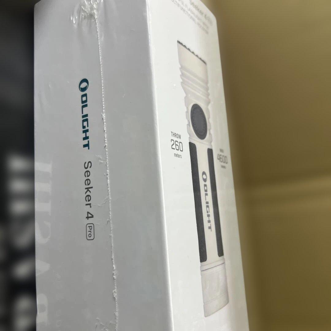 OLIGHT Seeker 4 Pro 懐中電灯
