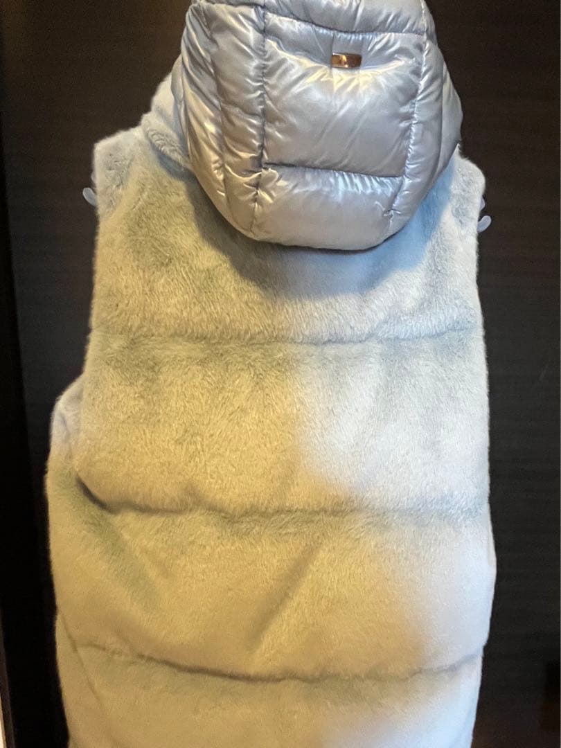 h*a様 HERNO 38M阪急梅田店にて購入品。エコファーダウンベスト フード