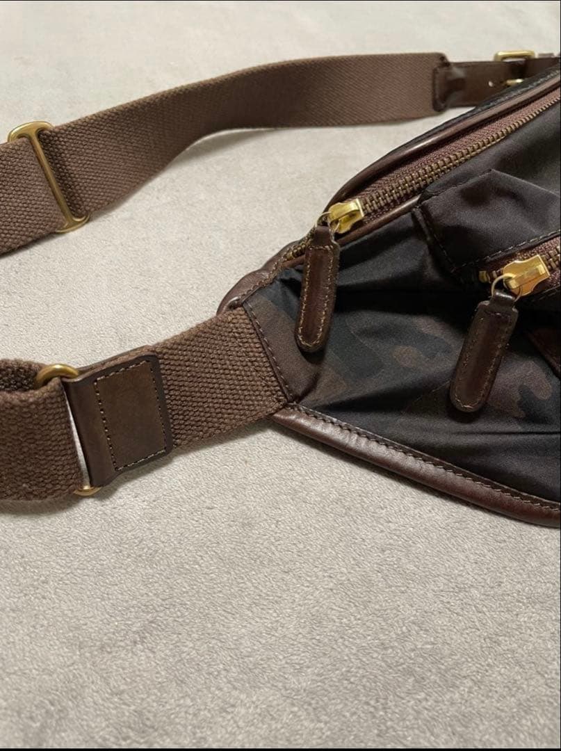 h*k様 Felisi ボディバッグ<美品>