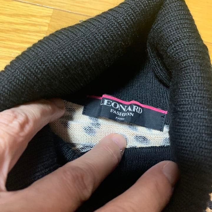 レオナールアニマル柄セーター