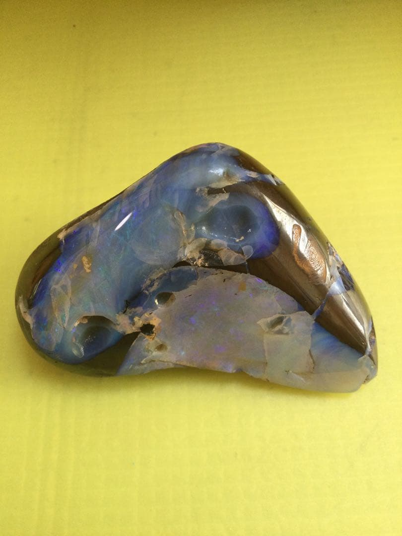 ボルダーオパールの磨き石　ボルダーオパール　観賞石