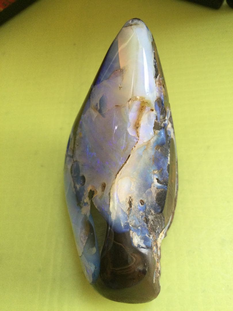 ボルダーオパールの磨き石　ボルダーオパール　観賞石