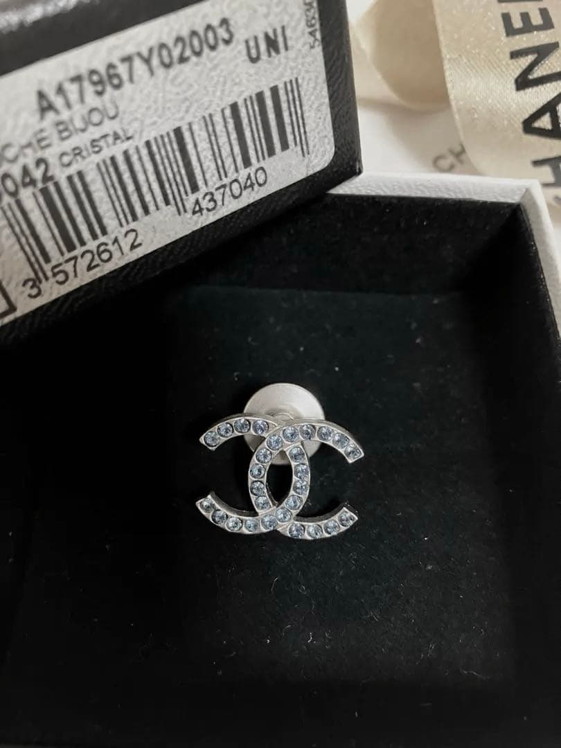 CHANELココマーク ピンブローチ ピンバッチ ブルーラインストーン シルバー