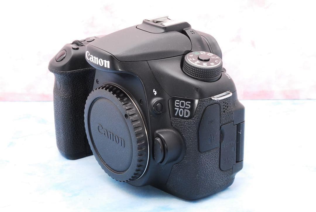 Canon EOS 70D◎一眼レフカメラ◎Wi-Fi◎超望遠レンズ付Wレンズ