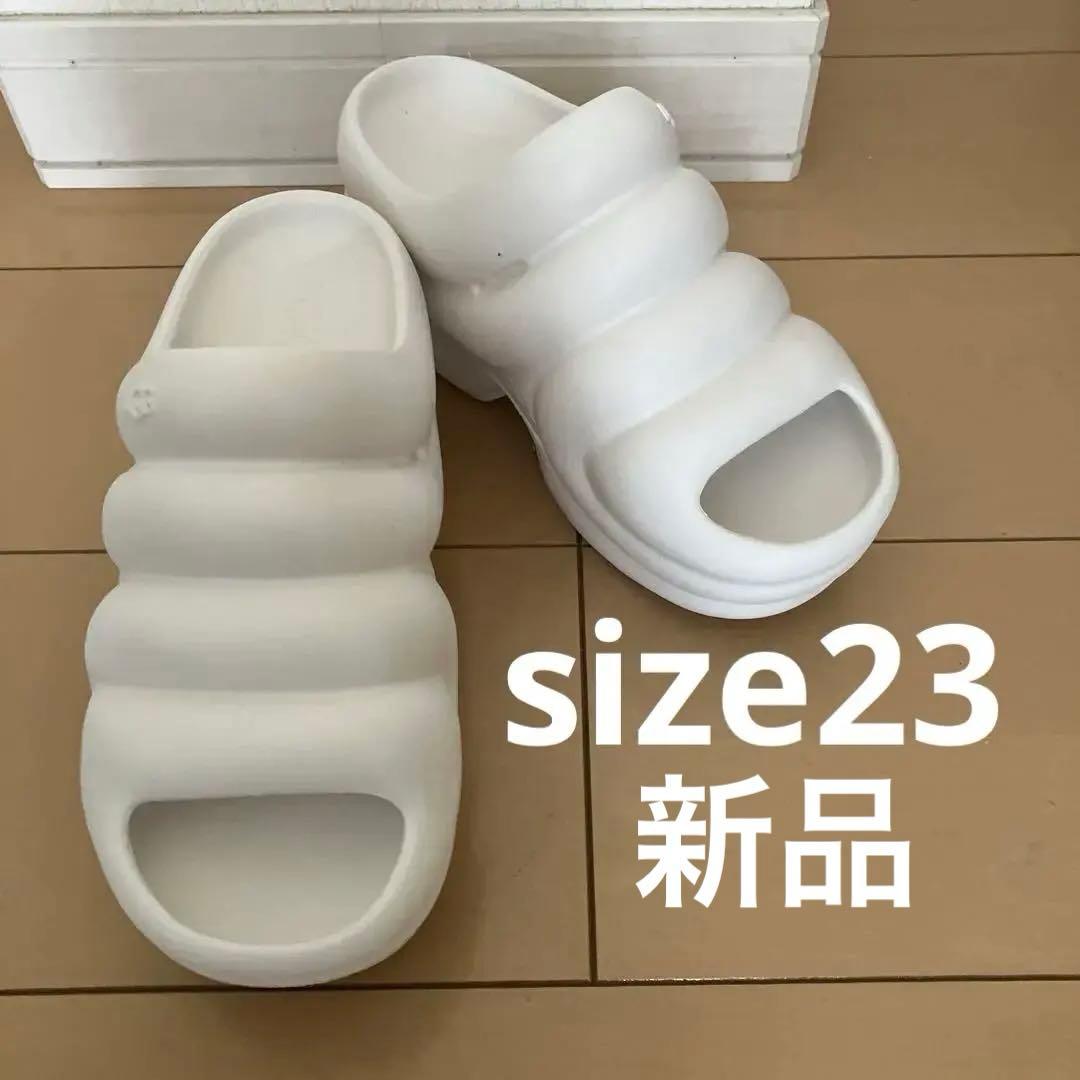【新品未使用】UGG アーイヤーaww yeah サンダルホワイト厚底