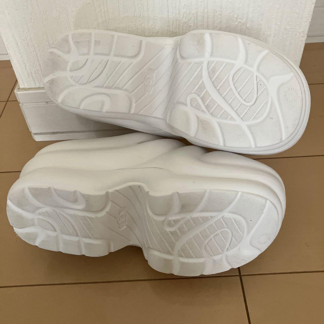 【新品未使用】UGG アーイヤーaww yeah サンダルホワイト厚底