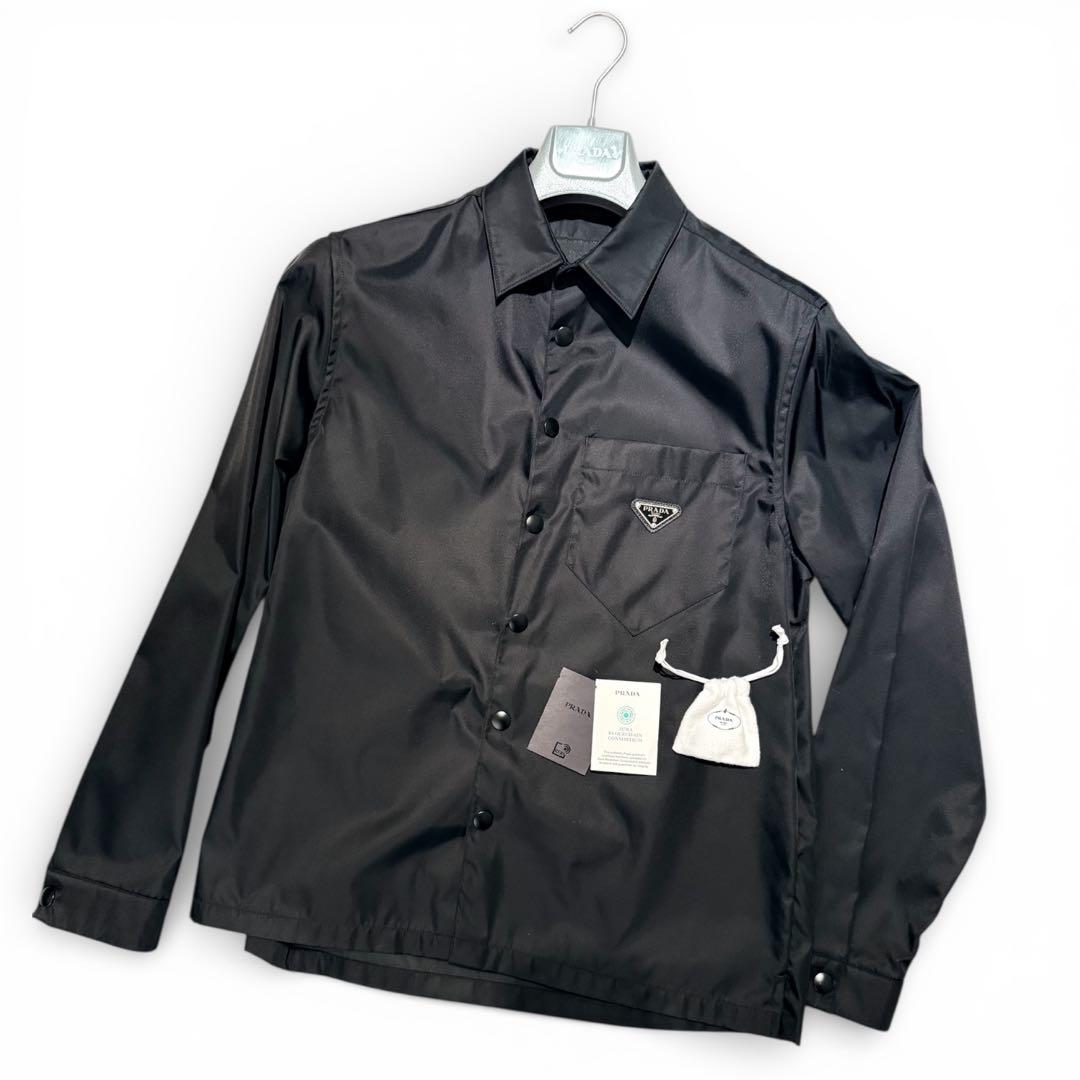 ※74 PRADA Re-Nylon シャツ ハンガー付き