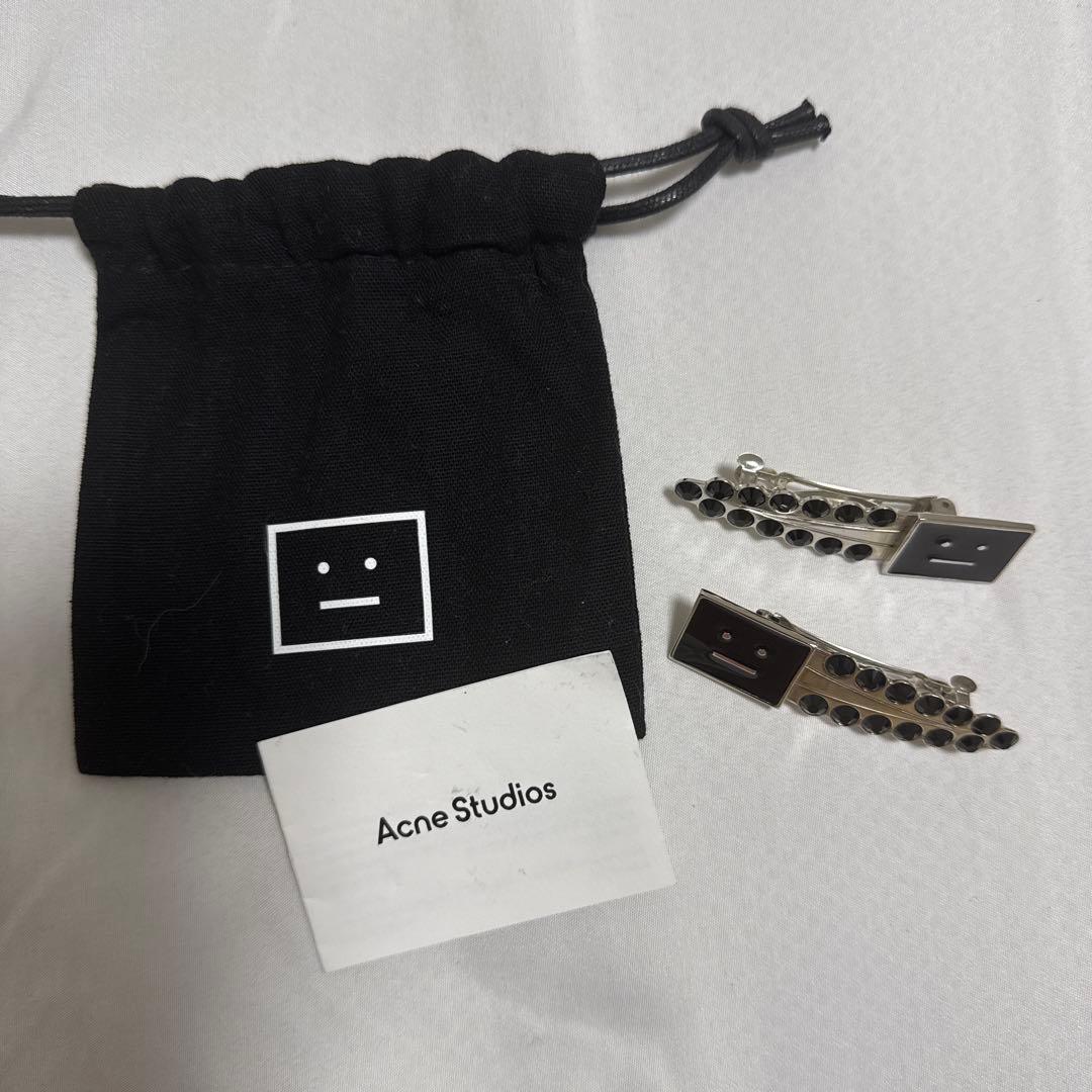 【美品】acne studios フェイスロゴ　ヘアクリップ