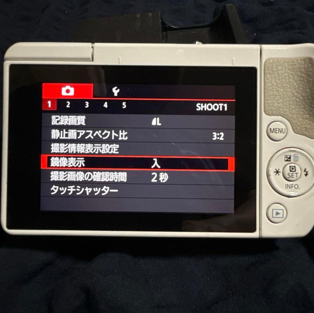 Canon EOS M ホワイト 15-45mmレンズ付き