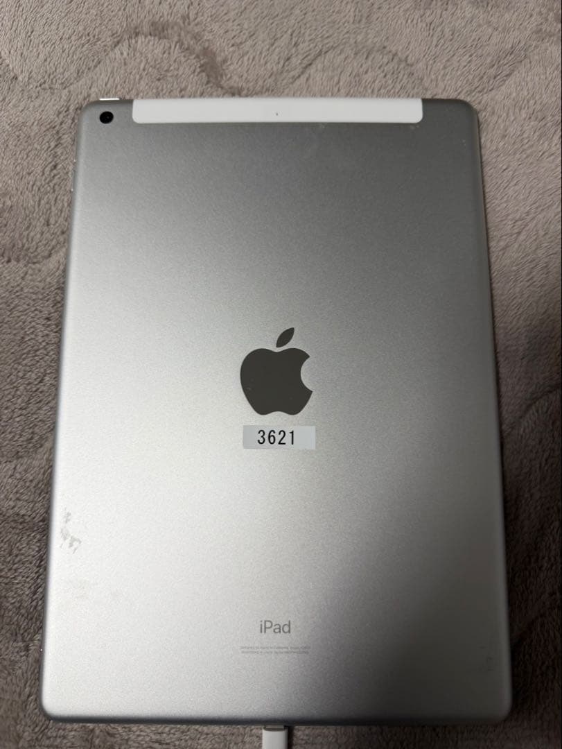 Apple iPad 第8世代　シルバー 本体