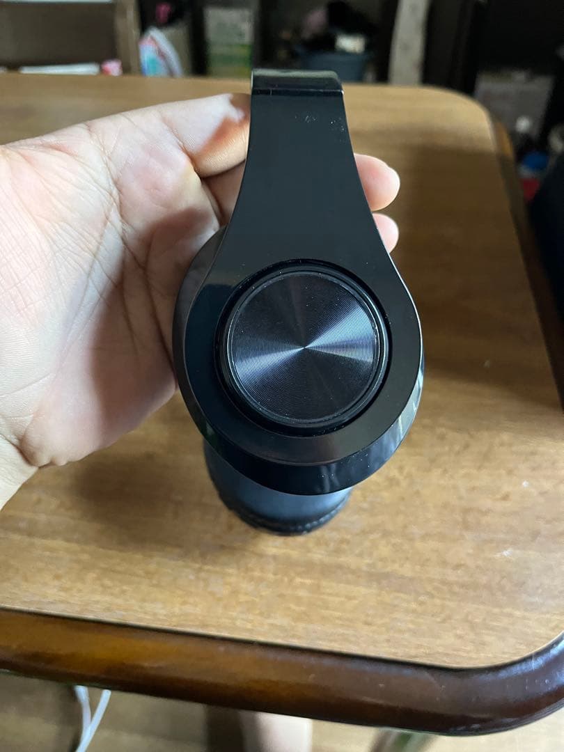 ヘッドフォンこれは、ヘッドフォンであり、充電器も接続されてワンプライスです