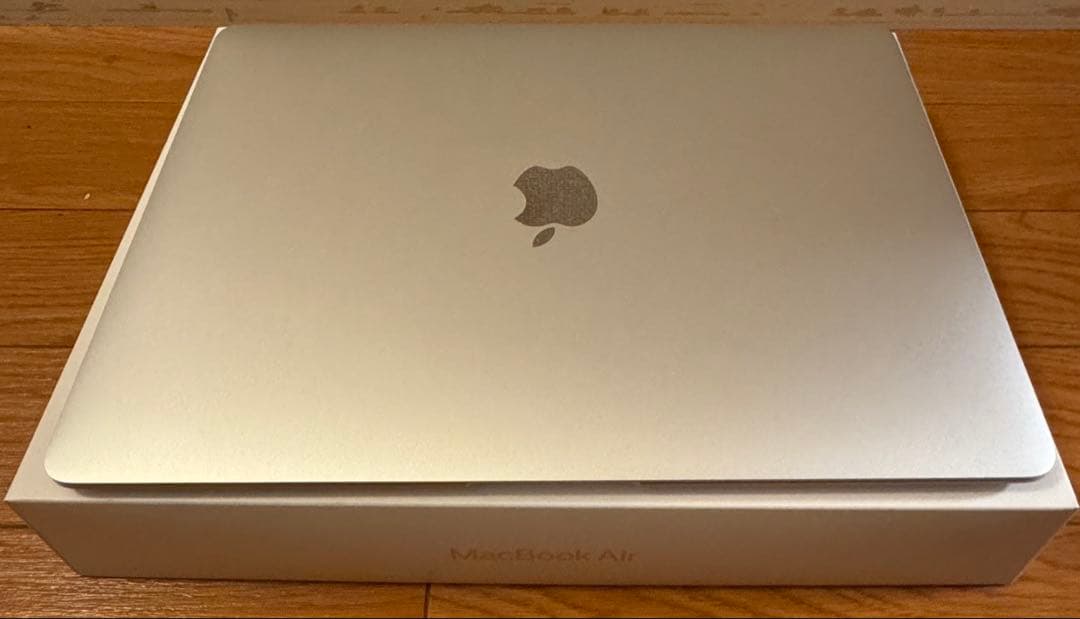 M1チップ搭載 13インチ MacBook Air - シルバー256GB